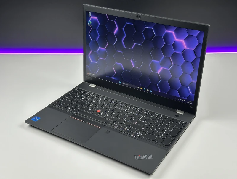 Lenovo ThinkPad T15 Gen 2 z i5-1135G7, ekranem 15.6" FHD i klawiaturą US. Biznesowy laptop z Intel Iris Xe i obsługą Thunderbolt 4.