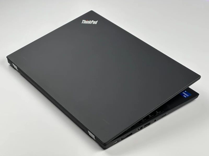 Lenovo ThinkPad T15 Gen 2 z i5-1135G7, ekranem 15.6" FHD i klawiaturą US. Biznesowy laptop z Intel Iris Xe i obsługą Thunderbolt 4.