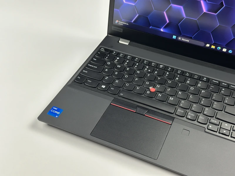 Lenovo ThinkPad T15 Gen 2 z i5-1135G7, ekranem 15.6" FHD i klawiaturą US. Biznesowy laptop z Intel Iris Xe i obsługą Thunderbolt 4.