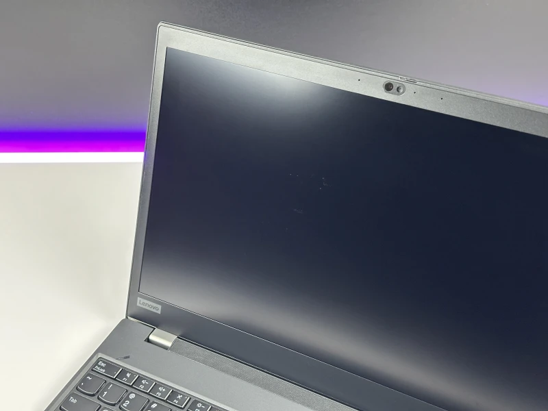 Lenovo ThinkPad T15 Gen 2 z i5-1135G7, ekranem 15.6" FHD i klawiaturą US. Biznesowy laptop z Intel Iris Xe i obsługą Thunderbolt 4.