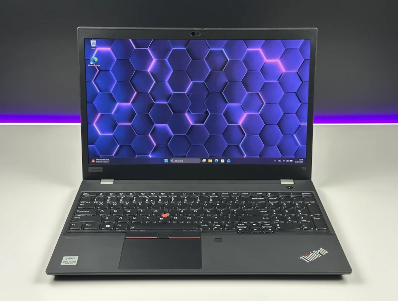 Lenovo ThinkPad T15 Gen 1 z i5-10310U i matrycą FHD – klasyczny, niezawodny laptop biznesowy z dużym ekranem i wydajnością do codziennej pracy.