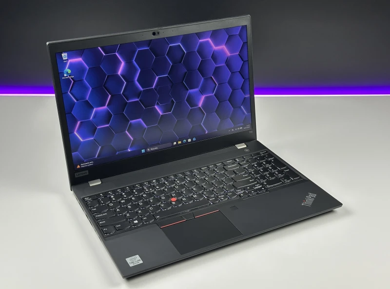 Lenovo ThinkPad T15 Gen 1 z i5-10310U i matrycą FHD – klasyczny, niezawodny laptop biznesowy z dużym ekranem i wydajnością do codziennej pracy.