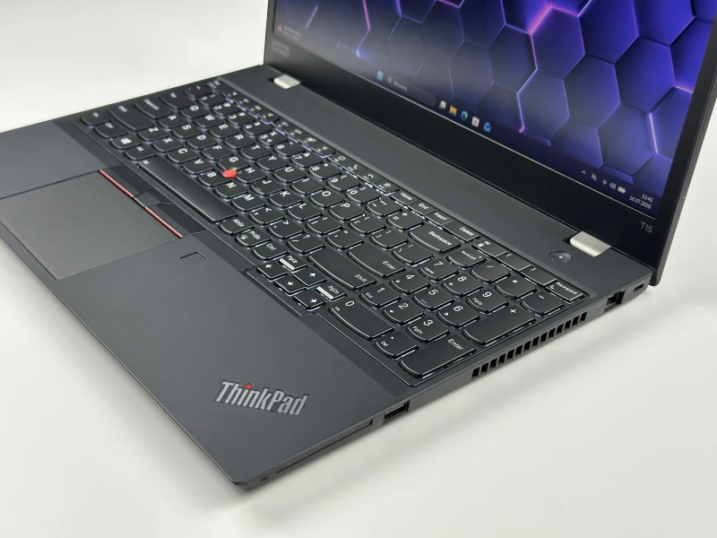 Lenovo ThinkPad T15 Gen 1 z i5-10310U i matrycą FHD – klasyczny, niezawodny laptop biznesowy z dużym ekranem i wydajnością do codziennej pracy.