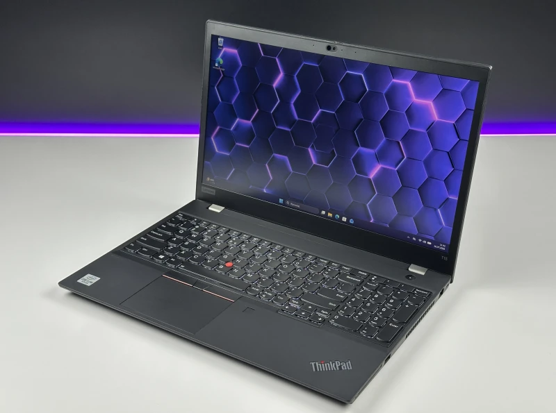Lenovo ThinkPad T15 Gen 1 z i5-10310U i matrycą FHD – klasyczny, niezawodny laptop biznesowy z dużym ekranem i wydajnością do codziennej pracy.
