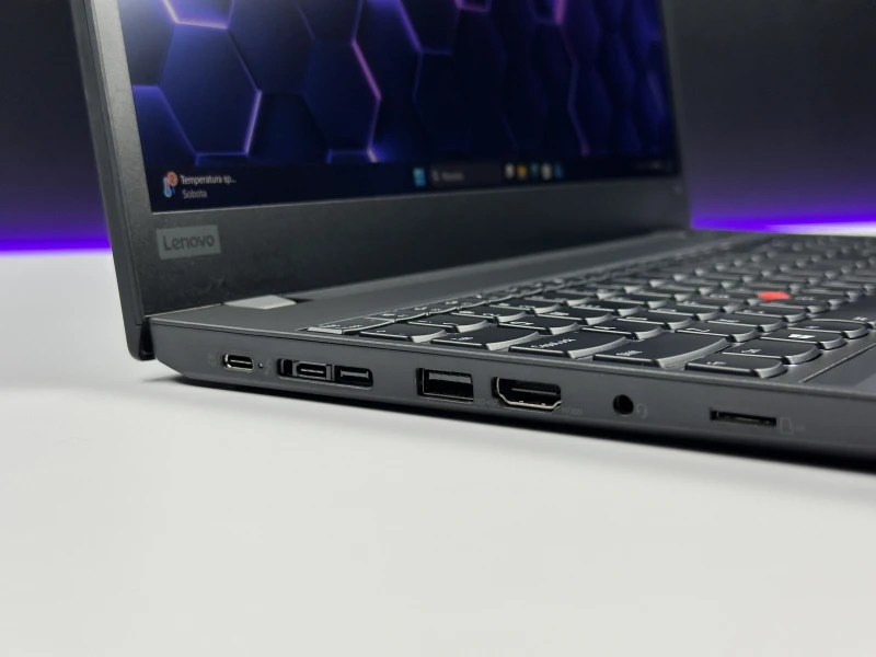 Lenovo ThinkPad T15 Gen 1 z i5-10310U i matrycą FHD – klasyczny, niezawodny laptop biznesowy z dużym ekranem i wydajnością do codziennej pracy.