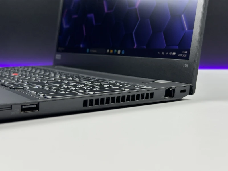 Lenovo ThinkPad T15 Gen 1 z i5-10310U i matrycą FHD – klasyczny, niezawodny laptop biznesowy z dużym ekranem i wydajnością do codziennej pracy.