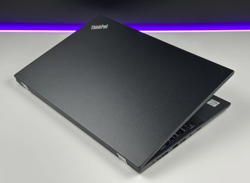 Lenovo ThinkPad T15 Gen 1 z i5-10310U i matrycą FHD – klasyczny, niezawodny laptop biznesowy z dużym ekranem i wydajnością do codziennej pracy. Lenovo ThinkPad T15 Gen 1 z i5-10310U i matrycą FHD – klasyczny, niezawodny laptop biznesowy z dużym ekranem i wydajnością do codziennej pracy.