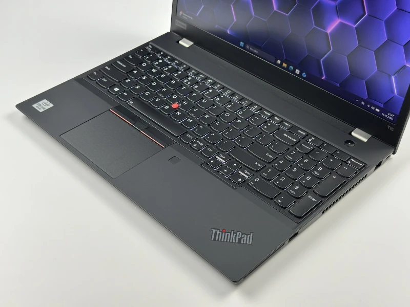 Lenovo ThinkPad T15 Gen 1 z i5-10310U i matrycą FHD – klasyczny, niezawodny laptop biznesowy z dużym ekranem i wydajnością do codziennej pracy.