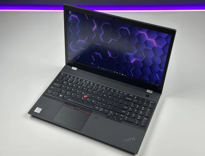 Lenovo ThinkPad T15 Gen 1 z i5-10310U i matrycą FHD – klasyczny, niezawodny laptop biznesowy z dużym ekranem i wydajnością do codziennej pracy. Lenovo ThinkPad T15 Gen 1 z i5-10310U i matrycą FHD – klasyczny, niezawodny laptop biznesowy z dużym ekranem i wydajnością do codziennej pracy.