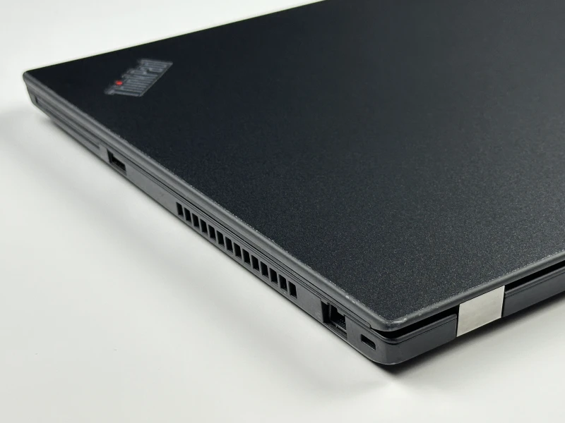 Lenovo ThinkPad T15 Gen 1 z i5-10310U i matrycą FHD – klasyczny, niezawodny laptop biznesowy z dużym ekranem i wydajnością do codziennej pracy.