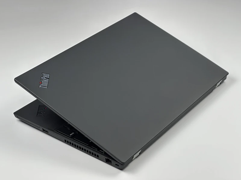 Lenovo ThinkPad T590 z i5-8365U, 15.6" FHD i Intel UHD Graphics 620. Biznesowy laptop z klawiaturą US, blokiem numerycznym i solidną obudową. Lenovo ThinkPad T590 z i5-8365U, 15.6" FHD i Intel UHD Graphics 620. Biznesowy laptop z klawiaturą US, blokiem numerycznym i solidną obudową.