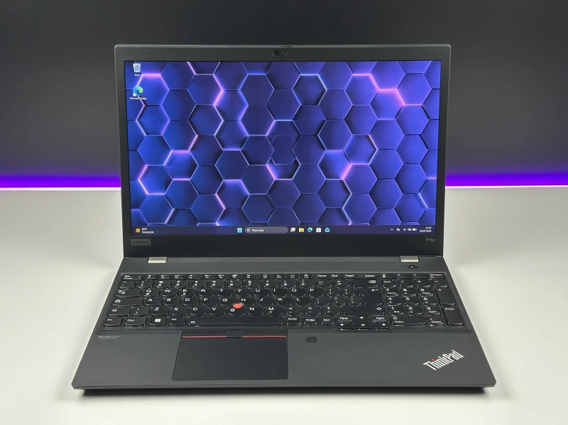 Lenovo ThinkPad P15s Gen 2 z i7-1165G7, ekranem 15.6" FHD i NVIDIA T500. Mobilna stacja robocza z Thunderbolt 4 do pracy projektowej.