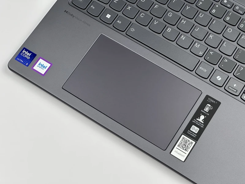 Yoga 7 2in1 16IML9 z Ultra 5 125U. Dotykowy ekran 16” FHD+ i zawias 360° zapewniają komfort pracy, tworzenia i rozrywki w trybie laptopa i tabletu.