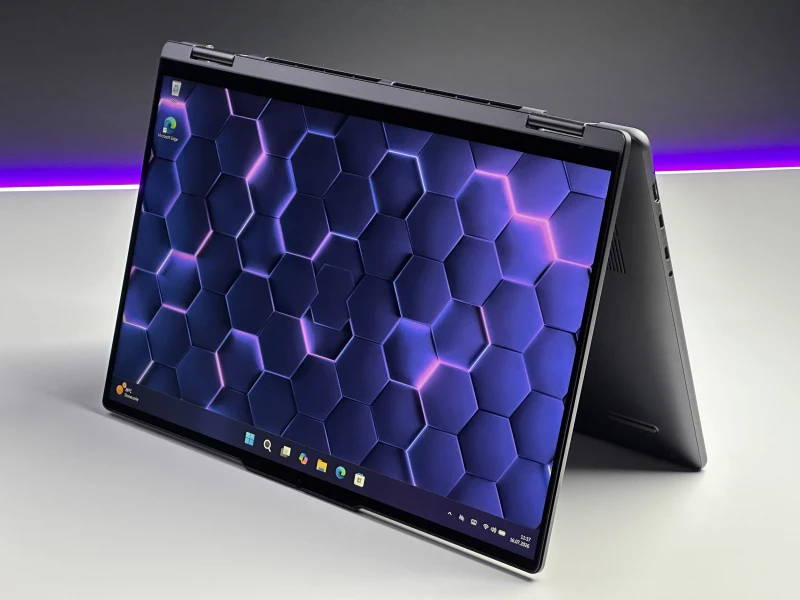 Yoga 7 2in1 16IML9 z Ultra 5 125U. Dotykowy ekran 16” FHD+ i zawias 360° zapewniają komfort pracy, tworzenia i rozrywki w trybie laptopa i tabletu.