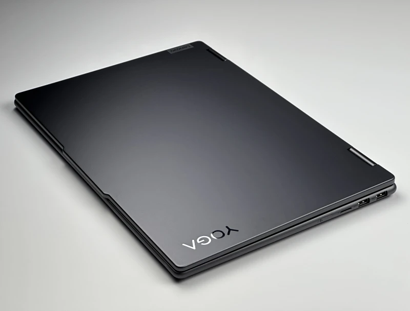 Yoga 7 2in1 16IML9 z Ultra 5 125U. Dotykowy ekran 16” FHD+ i zawias 360° zapewniają komfort pracy, tworzenia i rozrywki w trybie laptopa i tabletu.