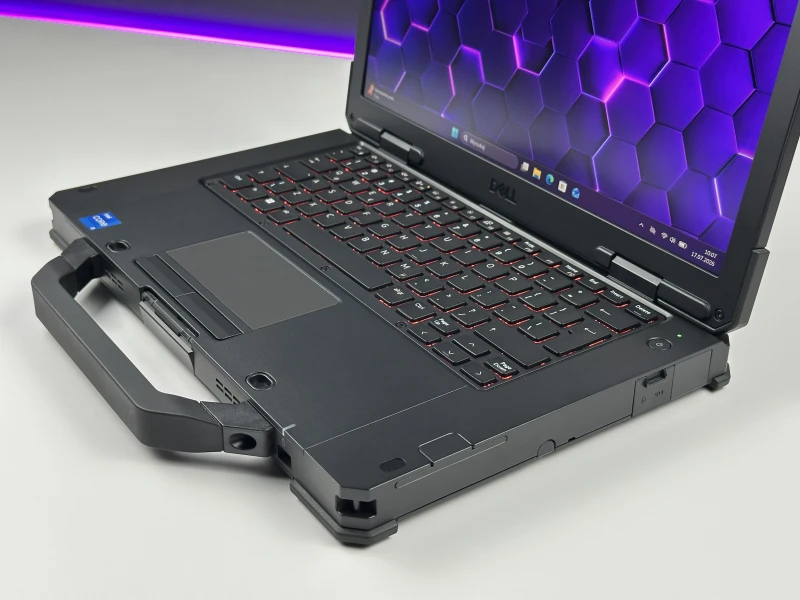 Dell Latitude 5430 Rugged z i5-1145G7, 14" FHD i Intel Iris Xe. Wzmocniony laptop terenowy z podświetlaną klawiaturą RGB i uszczelnionymi portami.