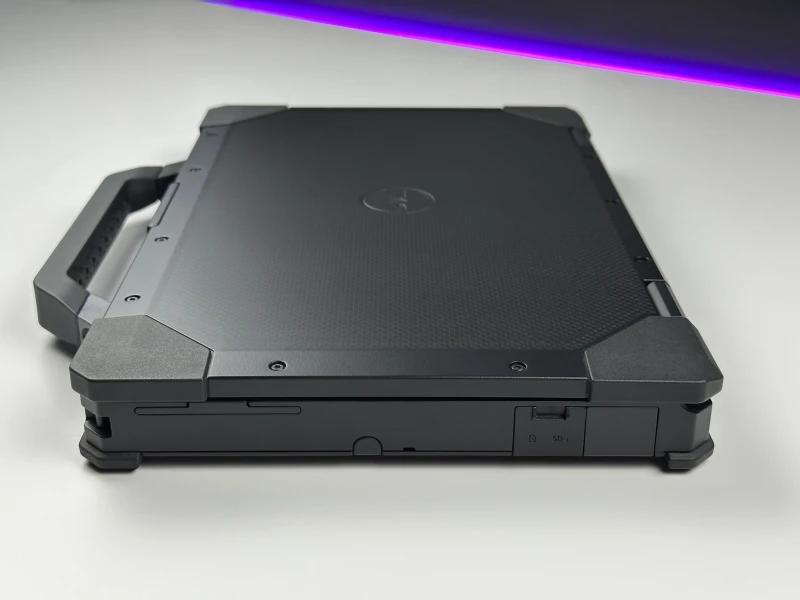 Dell Latitude 5430 Rugged z i5-1145G7, 14" FHD i Intel Iris Xe. Wzmocniony laptop terenowy z podświetlaną klawiaturą RGB i uszczelnionymi portami.