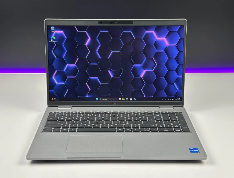 Dell Latitude 5520 z procesorem i5-1135G7, 15.6" dotyk, modemem LTE i klawiaturą US. Biznesowy laptop z Intel Iris Xe oraz Wi-Fi 6 do pracy mobilnej.