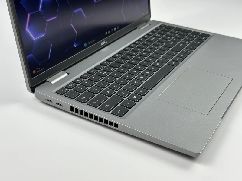 Dell Latitude 5520 z procesorem i5-1135G7, 15.6" dotyk, modemem LTE i klawiaturą US. Biznesowy laptop z Intel Iris Xe oraz Wi-Fi 6 do pracy mobilnej.