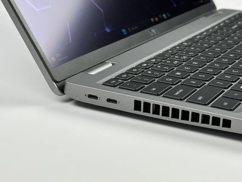 Dell Latitude 5520 z procesorem i5-1135G7, 15.6" dotyk, modemem LTE i klawiaturą US. Biznesowy laptop z Intel Iris Xe oraz Wi-Fi 6 do pracy mobilnej.