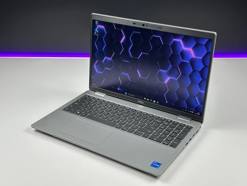Dell Latitude 5520 z procesorem i5-1135G7, 15.6" dotyk, modemem LTE i klawiaturą US. Biznesowy laptop z Intel Iris Xe oraz Wi-Fi 6 do pracy mobilnej.