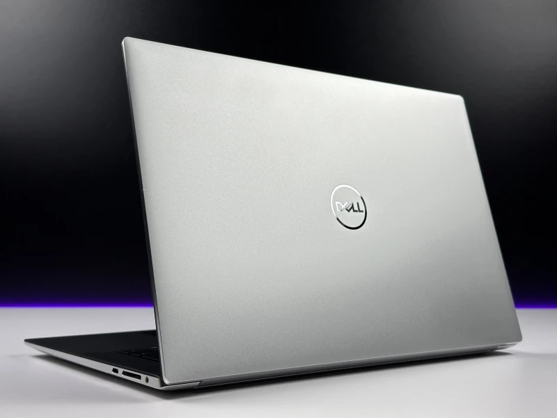 Dell XPS 15 9510 z procesorem i7-11800H, ekranem 15.6" FHD+ i RTX 3050 Ti. Laptop premium z aluminiową obudową i złączami Thunderbolt 4.