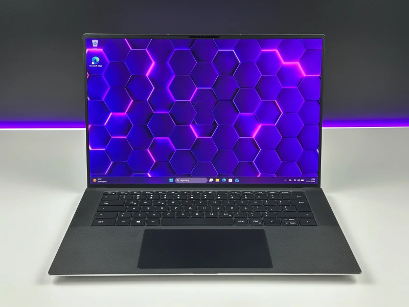 Dell XPS 15 9510 z procesorem i7-11800H, ekranem 15.6" FHD+ i RTX 3050 Ti. Laptop premium z aluminiową obudową i złączami Thunderbolt 4.