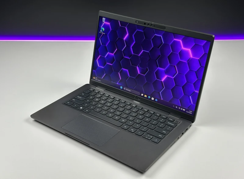 Dell Latitude 7430 z procesorem i5-1245U, 16GB RAM i ekranem 14" FHD. Lekka obudowa Carbon, modem LTE, klawiatura US i grafika Intel Iris Xe.
