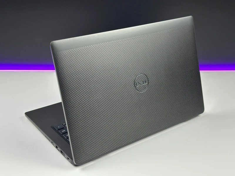 Dell Latitude 7430 z procesorem i5-1245U, 16GB RAM i ekranem 14" FHD. Lekka obudowa Carbon, modem LTE, klawiatura US i grafika Intel Iris Xe.