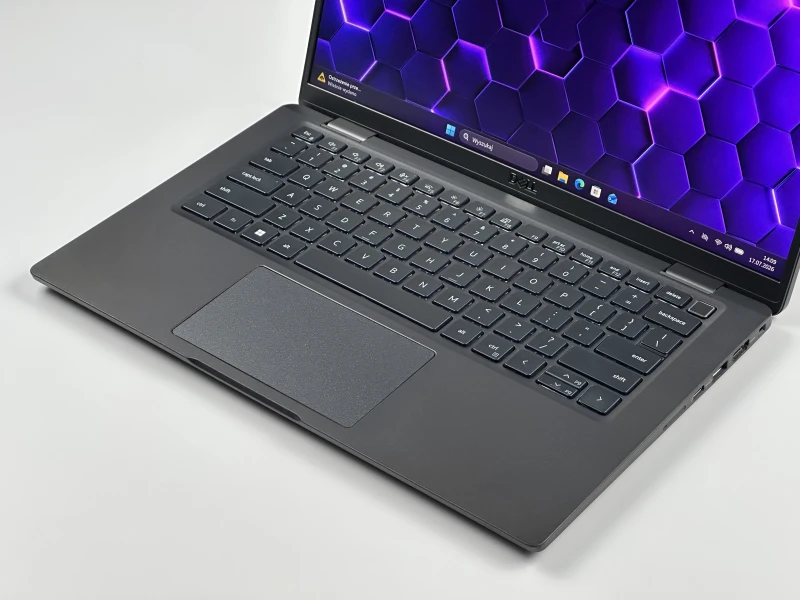 Dell Latitude 7430 z procesorem i5-1245U, 16GB RAM i ekranem 14" FHD. Lekka obudowa Carbon, modem LTE, klawiatura US i grafika Intel Iris Xe.