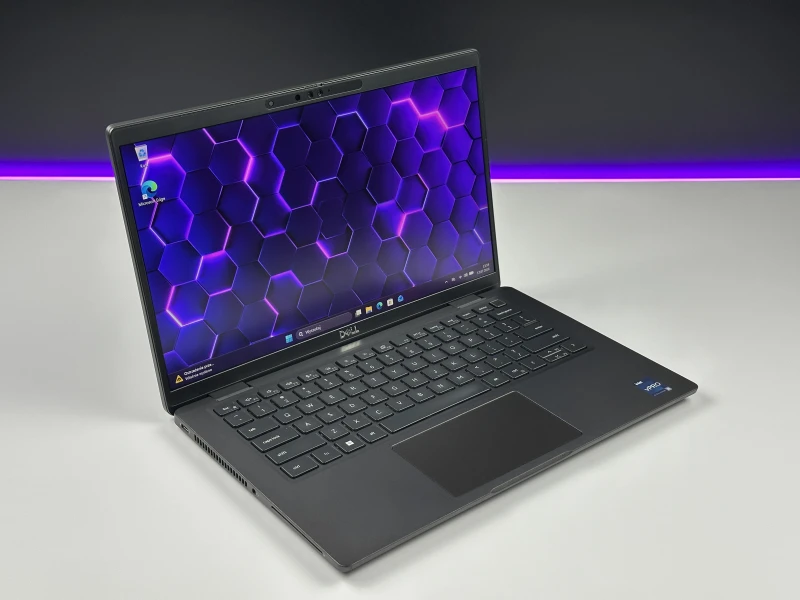 Dell Latitude 7430 z procesorem i5-1245U, 16GB RAM i ekranem 14" FHD. Lekka obudowa Carbon, modem LTE, klawiatura US i grafika Intel Iris Xe.