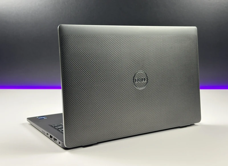 Dell Latitude 7430 z procesorem i5-1245U, 16GB RAM i ekranem 14" FHD. Lekka obudowa Carbon, modem LTE, klawiatura US i grafika Intel Iris Xe.