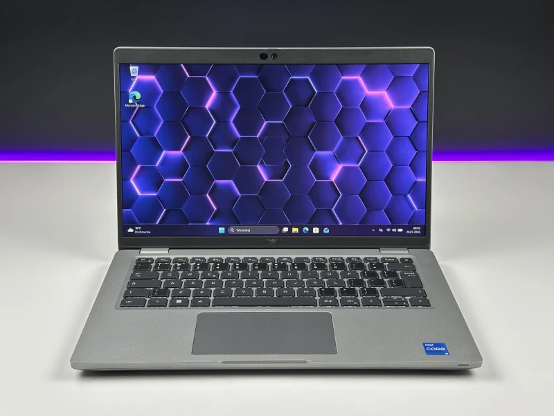 Dell Latitude 5430 z procesorem i5-1245U, ekranem 14" FHD, LTE i Intel Iris Xe. Biznesowy laptop z Thunderbolt 4 do wygodnej pracy mobilnej.