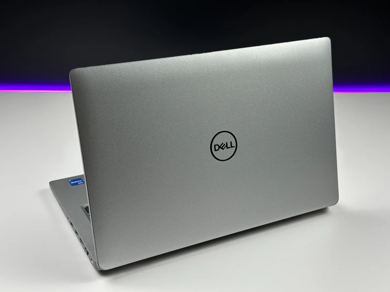 Dell Latitude 5430 z procesorem i5-1245U, ekranem 14" FHD, LTE i Intel Iris Xe. Biznesowy laptop z Thunderbolt 4 do wygodnej pracy mobilnej.
