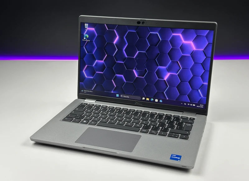 Dell Latitude 5430 z procesorem i5-1245U, ekranem 14" FHD, LTE i Intel Iris Xe. Biznesowy laptop z Thunderbolt 4 do wygodnej pracy mobilnej.