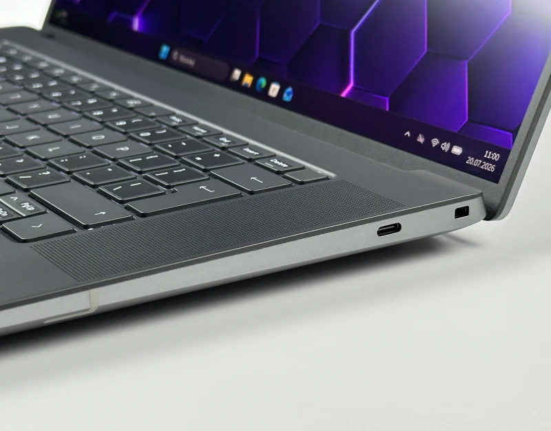 Dell Precision 5690 z procesorem Ultra 7 165H, 32GB RAM, ekranem 16" i RTX 1000 Ada. Stacja robocza z nowoczesną konstrukcją klasy premium.