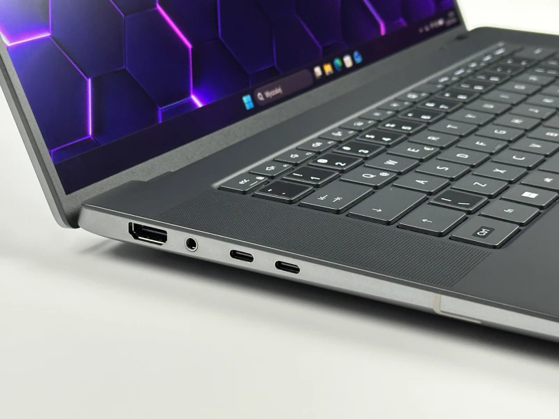 Dell Precision 5690 z procesorem Ultra 7 165H, 32GB RAM, ekranem 16" i RTX 1000 Ada. Stacja robocza z nowoczesną konstrukcją klasy premium. Dell Precision 5690 z procesorem Ultra 7 165H, 32GB RAM, ekranem 16" i RTX 1000 Ada. Stacja robocza z nowoczesną konstrukcją klasy premium.
