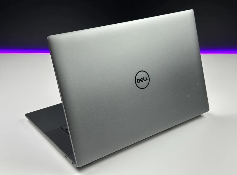 Dell Precision 5690 z procesorem Ultra 7 165H, 32GB RAM, ekranem 16" i RTX 1000 Ada. Stacja robocza z nowoczesną konstrukcją klasy premium.