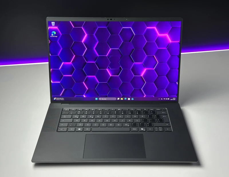 Dell Precision 5690 z procesorem Ultra 7 165H, 32GB RAM, ekranem 16" i RTX 1000 Ada. Stacja robocza z nowoczesną konstrukcją klasy premium. Dell Precision 5690 z procesorem Ultra 7 165H, 32GB RAM, ekranem 16" i RTX 1000 Ada. Stacja robocza z nowoczesną konstrukcją klasy premium.