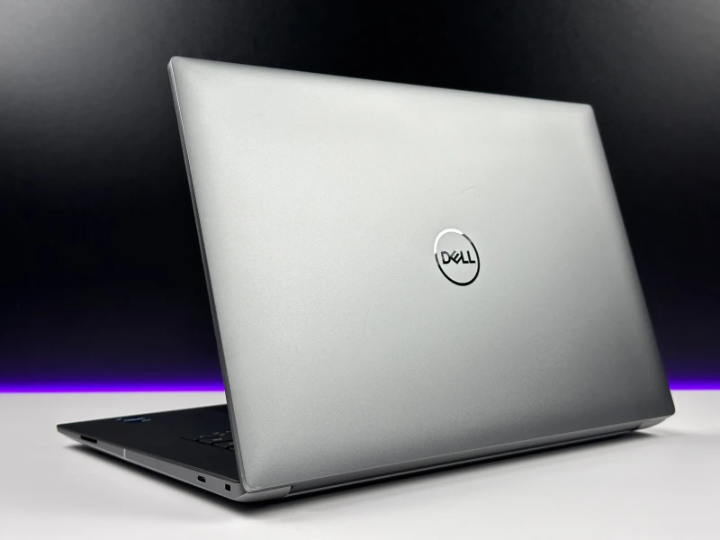 Dell Precision 5680 z procesorem i7-13800H, 32GB RAM, ekranem 16" 4K OLED i RTX A1000. Mobilna stacja robocza z klawiaturą US i Thunderbolt 4.
