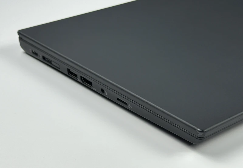 Lenovo ThinkPad P14s Gen 2 – i7-1165G7, FHD i grafika T500. Wydajność i mobilność klasy premium, stworzone dla profesjonalistów.