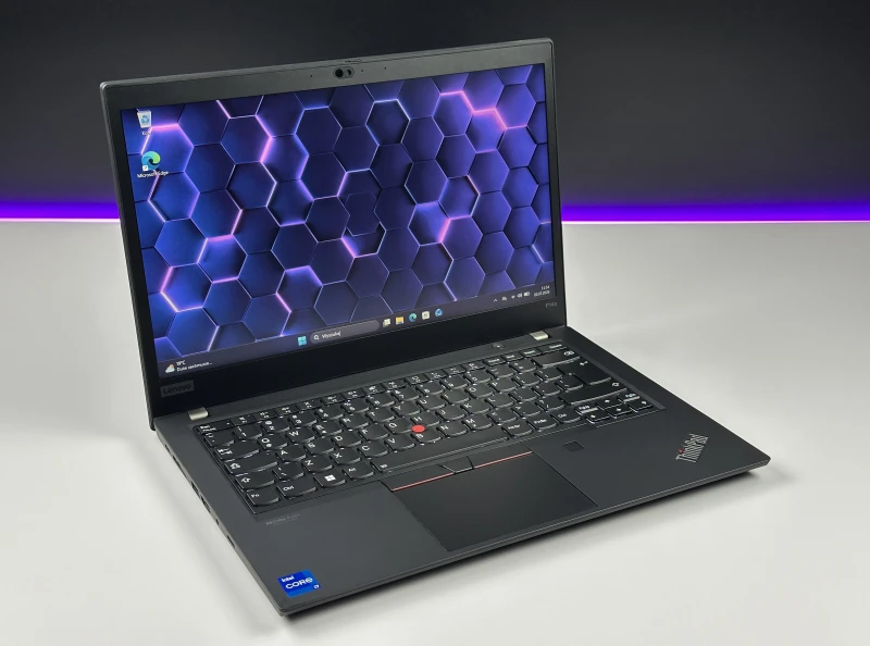 Lenovo ThinkPad P14s Gen 2 – i7-1165G7, FHD i grafika T500. Wydajność i mobilność klasy premium, stworzone dla profesjonalistów.
