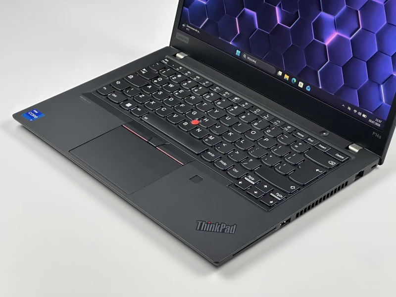 Lenovo ThinkPad P14s Gen 2 – i7-1165G7, FHD i grafika T500. Wydajność i mobilność klasy premium, stworzone dla profesjonalistów.