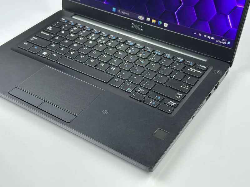 Dell Latitude 7390 – i5-8350U, FHD, klawiatura US (PL) z pełną obsługą polskich znaków. Mobilność, wydajność i wygoda w kompaktowej formie!