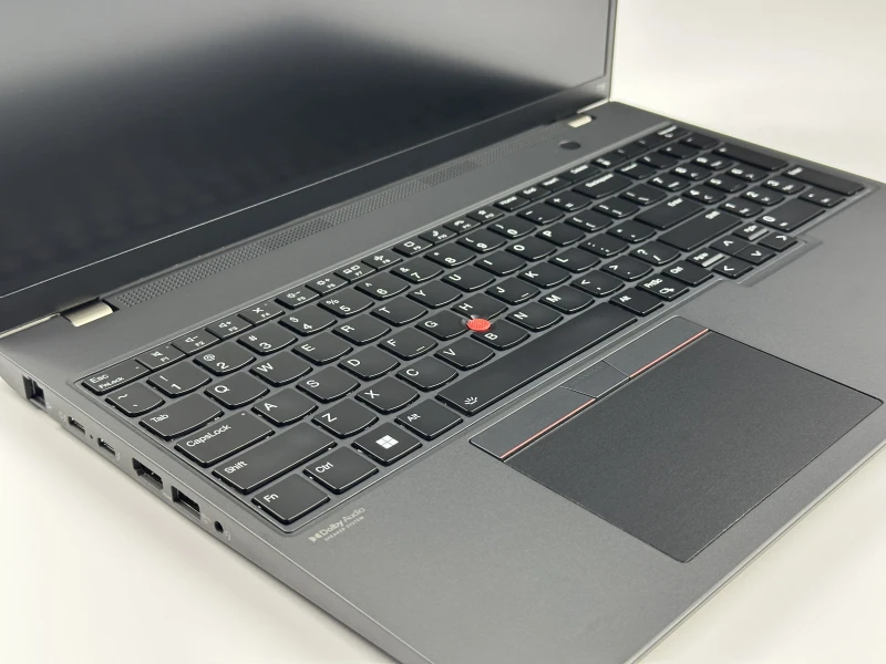 Lenovo ThinkPad T16 Gen 1 z procesorem i5-1235U i ekranem 16" FHD+. Laptop biznesowy z klawiaturą US, formatem 16:10 i złączami Thunderbolt 4.