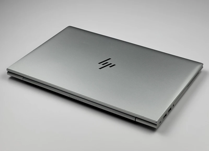 HP EliteBook 845 G8 z Ryzen 5 5650U i dotykowym ekranem 14” FHD. Biznesowy laptop z matową matrycą zapewnia komfort pracy w biurze i w podróży.