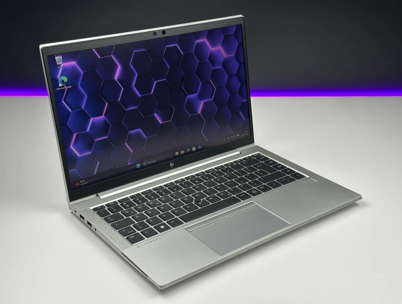 HP EliteBook 845 G8 z Ryzen 5 5650U i dotykowym ekranem 14” FHD. Biznesowy laptop z matową matrycą zapewnia komfort pracy w biurze i w podróży.