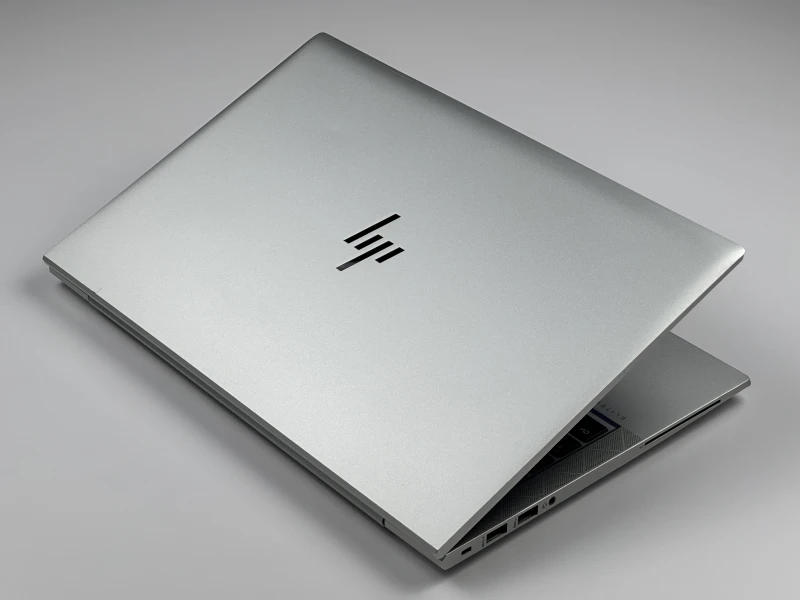 HP EliteBook 845 G8 z Ryzen 5 5650U i dotykowym ekranem 14” FHD. Biznesowy laptop z matową matrycą zapewnia komfort pracy w biurze i w podróży.