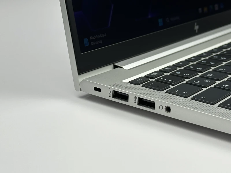 HP EliteBook 845 G7 – moc Ryzen 5 4650U, ekran FHD i stylowa, lekka konstrukcja. Doskonały wybór do pracy i codziennych zadań.