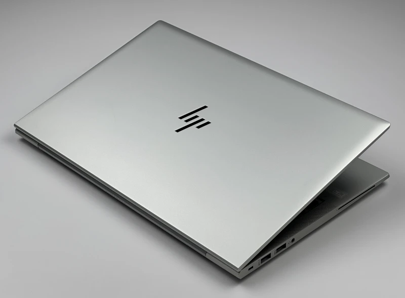 HP EliteBook 845 G7 – moc Ryzen 5 4650U, ekran FHD i stylowa, lekka konstrukcja. Doskonały wybór do pracy i codziennych zadań.